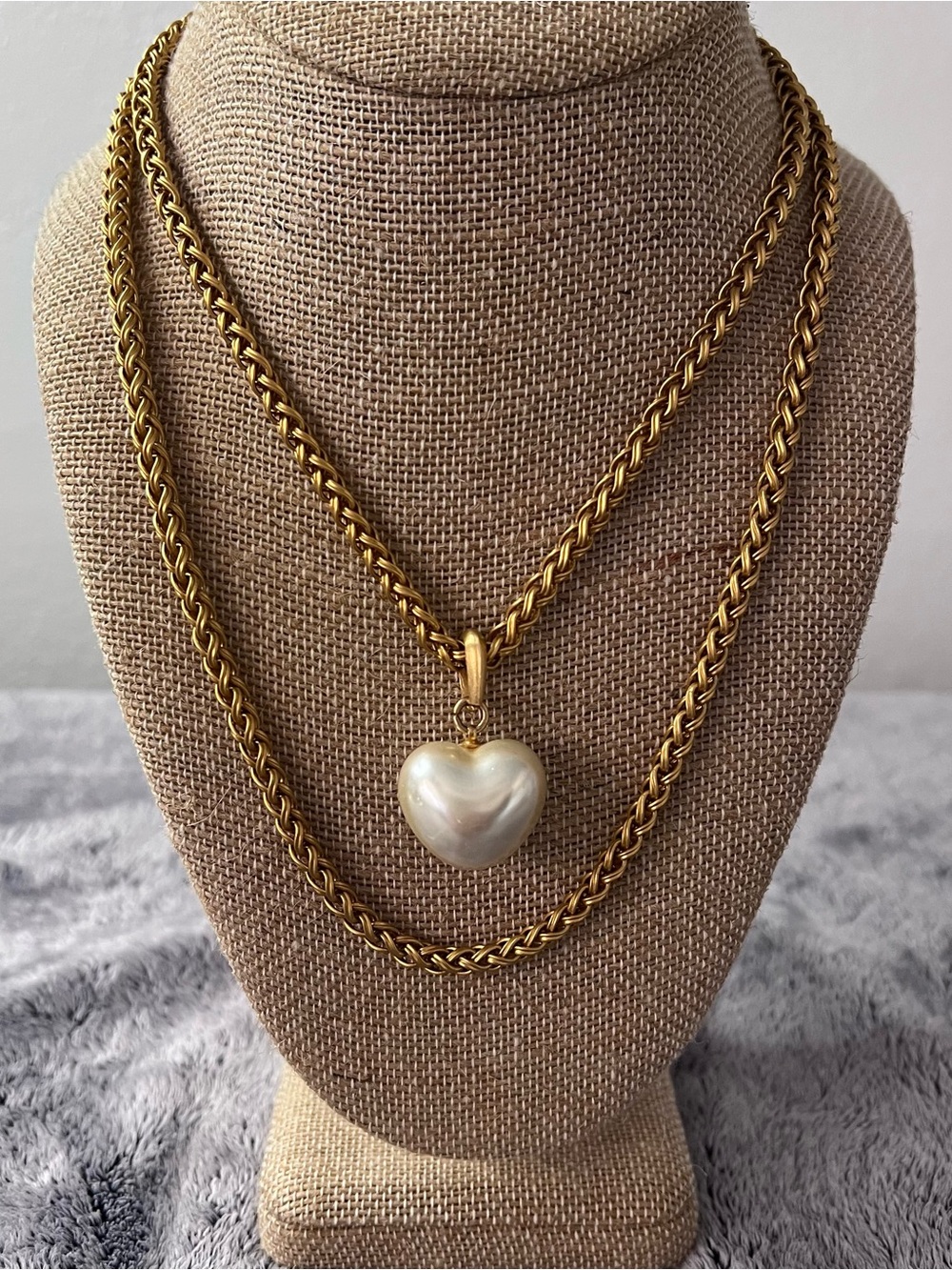 Vintage Gold Tone Braided Rope Chain Necklace with White Puffy Heart Pendant 36i
